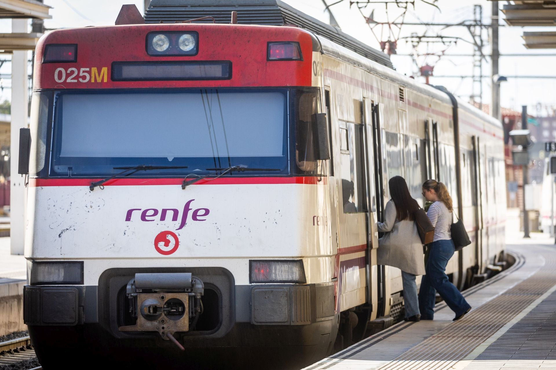 Clamor entre estudiantes y trabajadores contra el fin de la gratuidad de los viajes de Cercanías