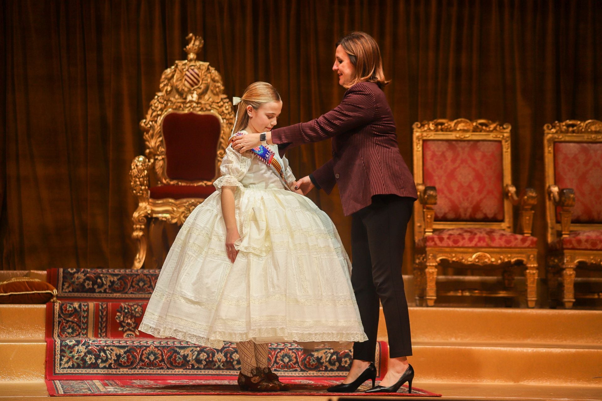 Ensayo de la exaltación de la fallera mayor infantil de Valencia