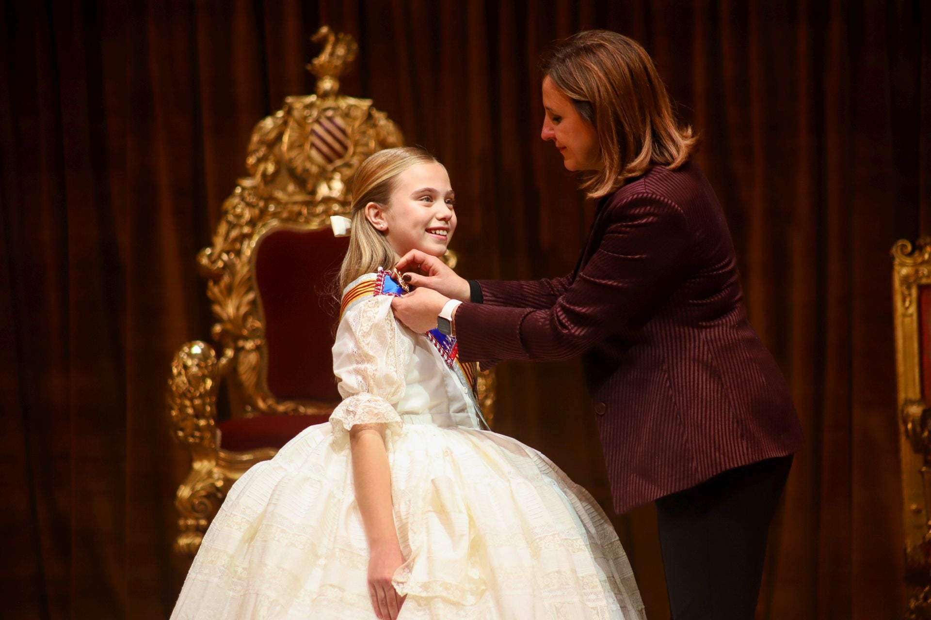 Ensayo de la exaltación de la fallera mayor infantil de Valencia