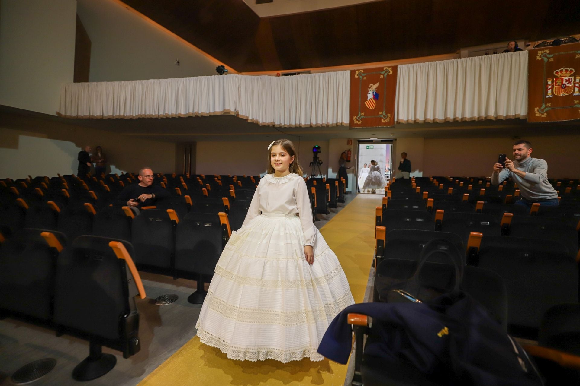 Ensayo de la exaltación de la fallera mayor infantil de Valencia