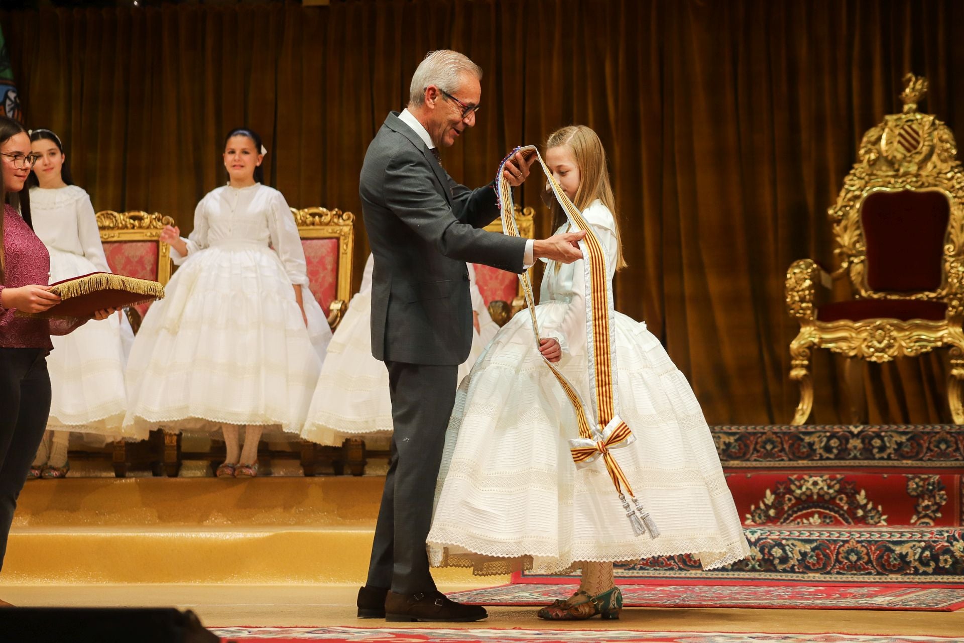 Ensayo de la exaltación de la fallera mayor infantil de Valencia