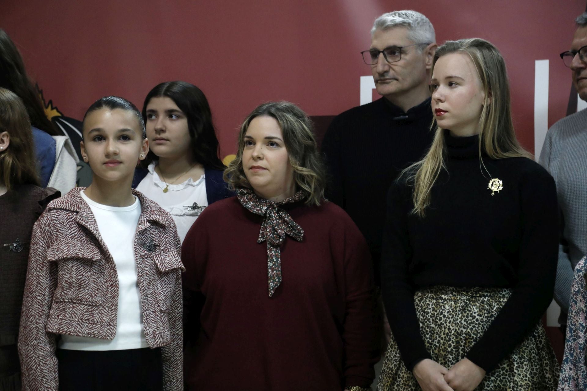 María Jiménez (centro) junto a la fallera mayor de Dénia y el presidente de la JLF.