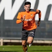Maxi Gómez: de fichaje estrella del Valencia a estar sin equipo y jugando un torneo de barrio en Uruguay