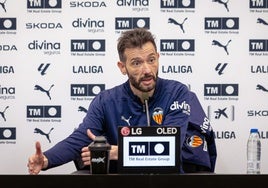 Carlos Corberán, en rueda de prensa.