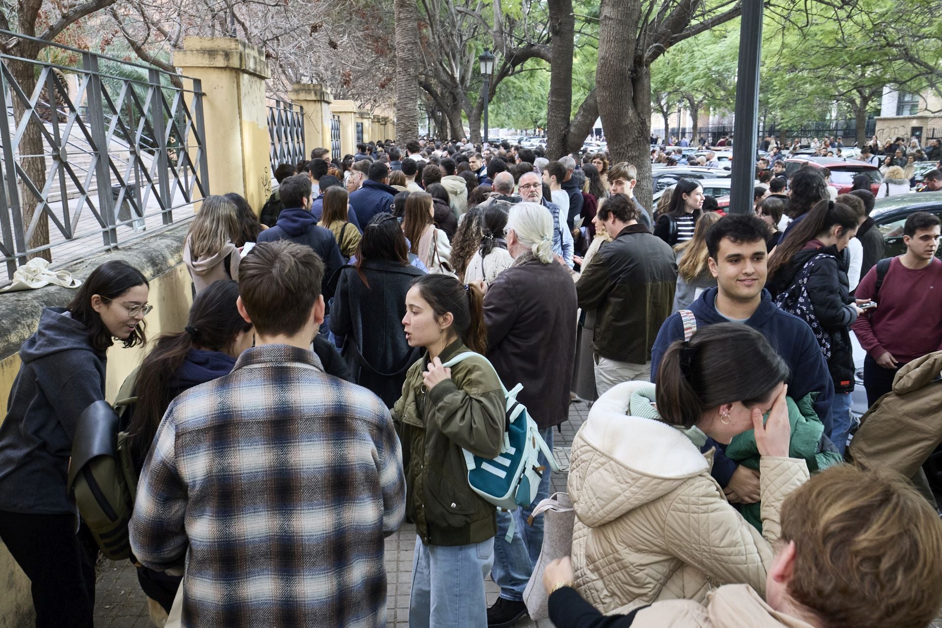 El examen de su vida: Casi 4.000 personas se presentan al MIR en la Comunitat