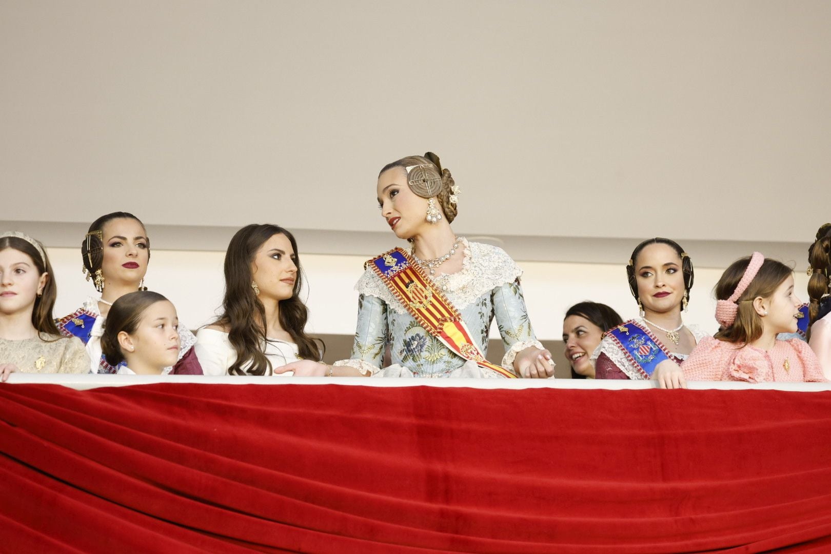 La exaltación de la fallera mayor infantil de Valencia, Lucía García, en imágenes