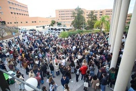 Alumnos a punto de realizar un examen, en una imagen de archivo.