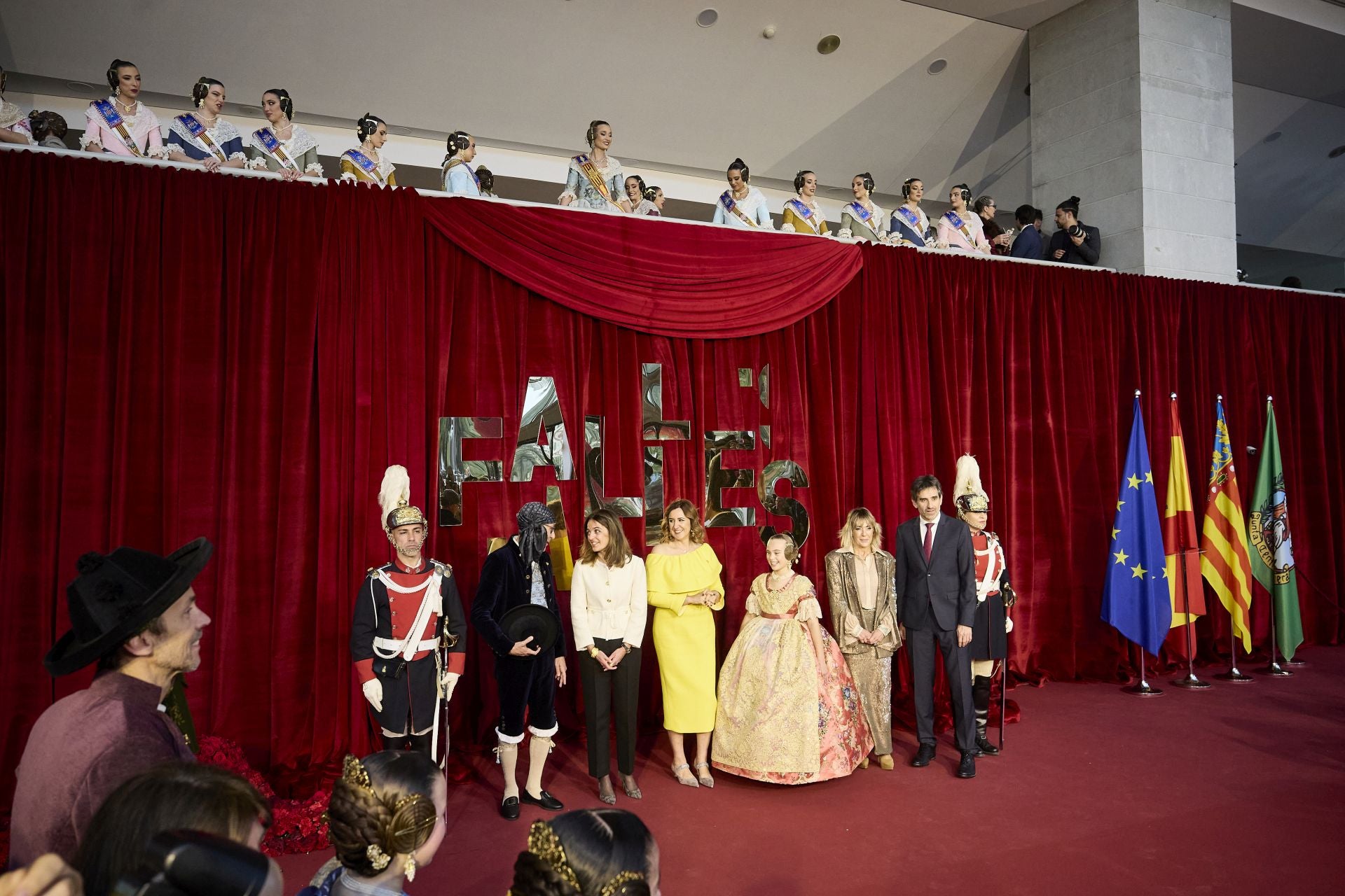 La exaltación de la fallera mayor infantil de Valencia, Lucía García, en imágenes