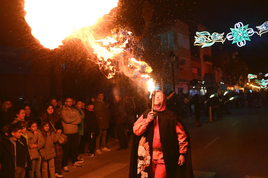 El Correfoc de «Els Déus del Foc» despide las fiestas de Benicàssim en honor a Sant Antoni y Santa Àgueda