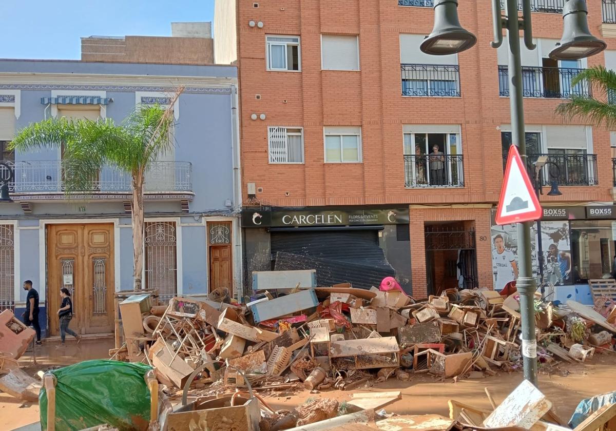 Calle cercana al barranco Pozalet-Saleta el día después de la dana.