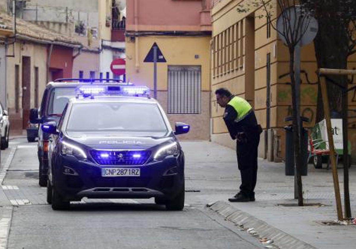 Imagen de archivo de un operativo policial en Torrent.