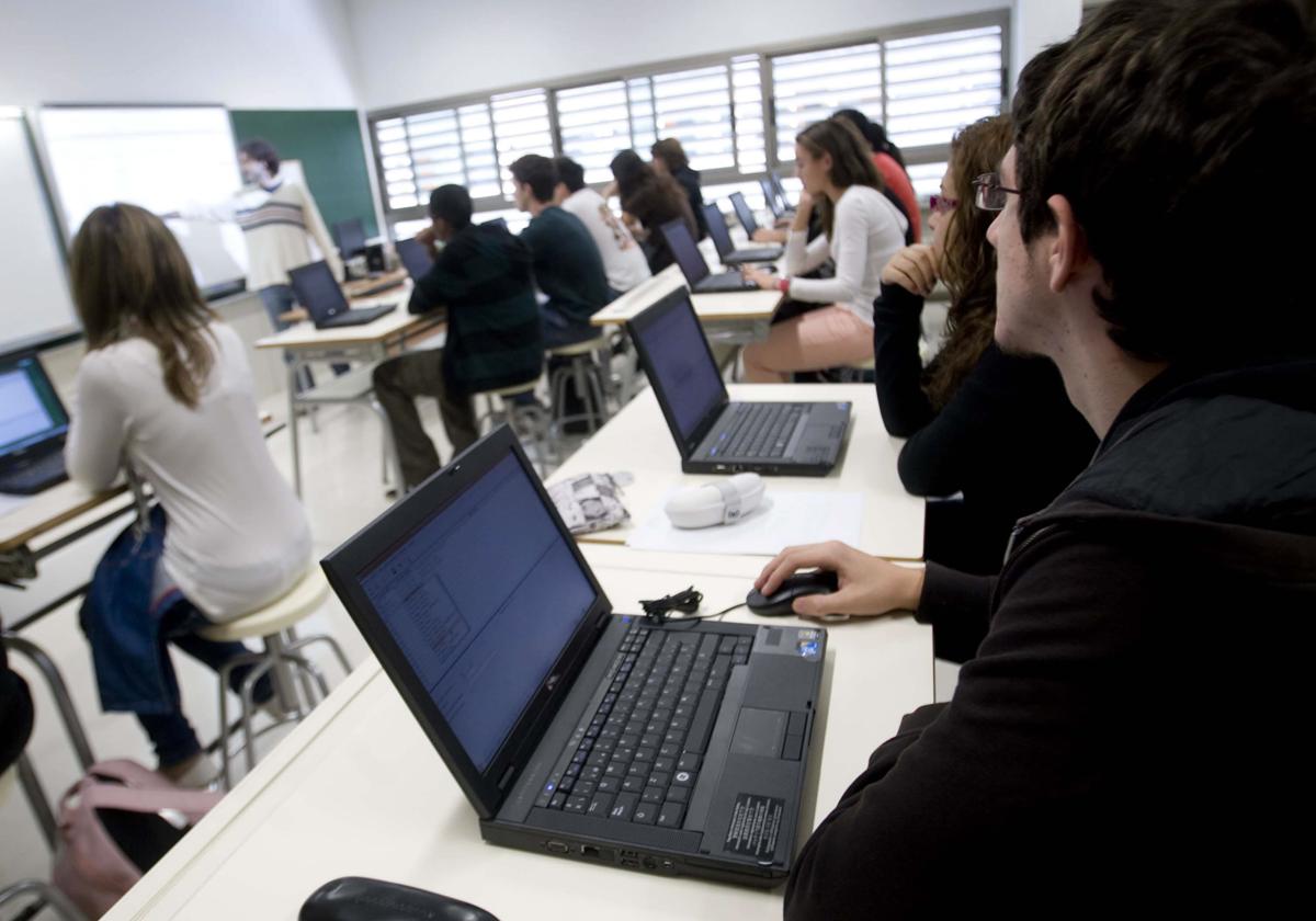 Alumnos en clase en un instituto de Valencia.