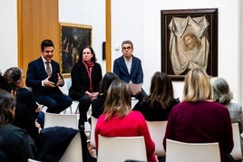 A la derecha, la pintura Santa Faz', de Zurbarán, en el Bellas Artes de Valencia.