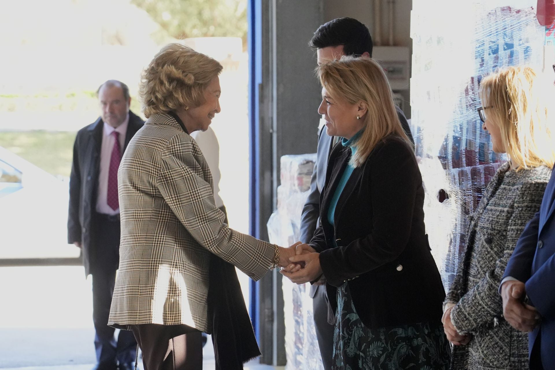 Doña Sofía visita el Banco de Alimentos de Valencia