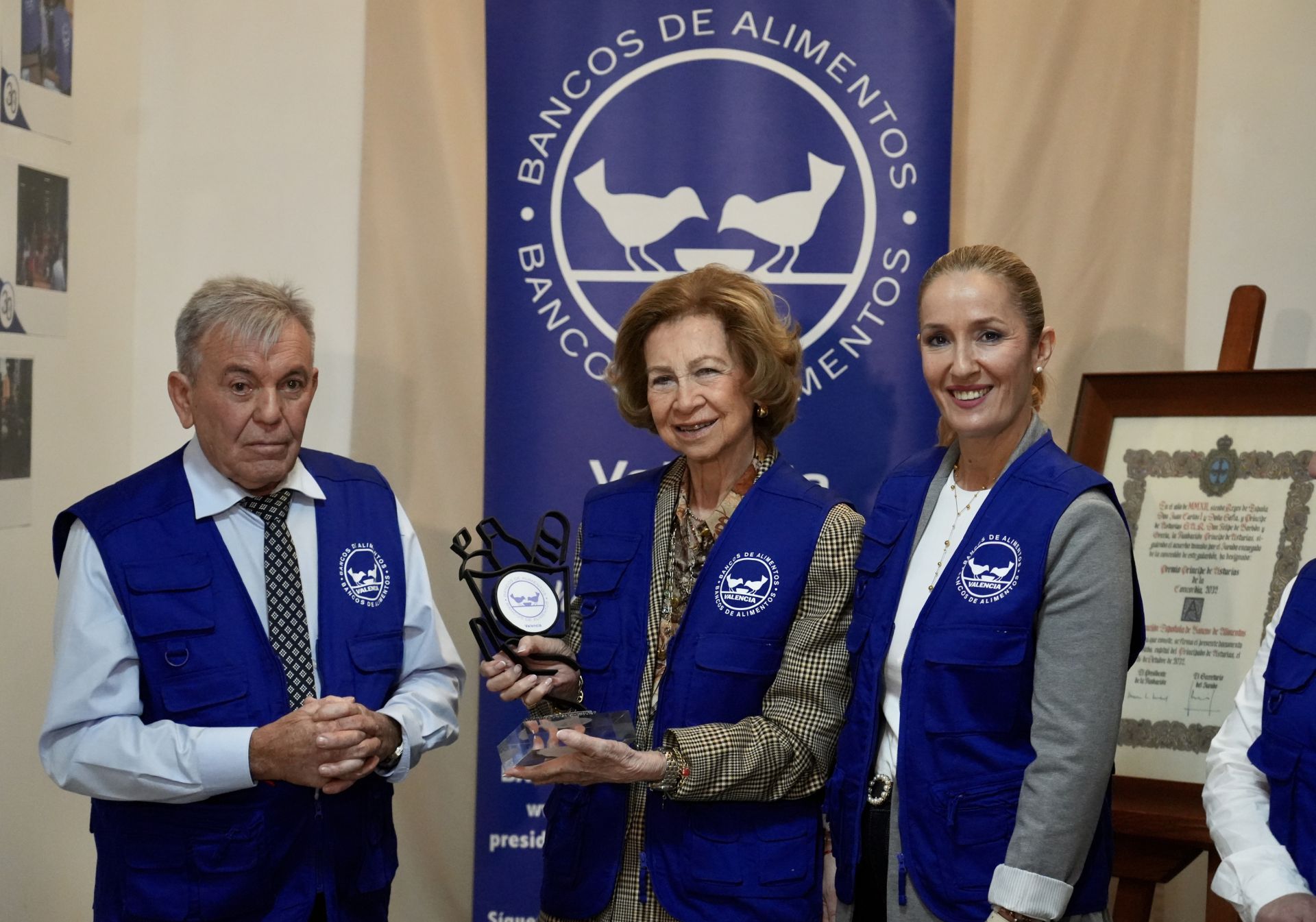 Doña Sofía visita el Banco de Alimentos de Valencia