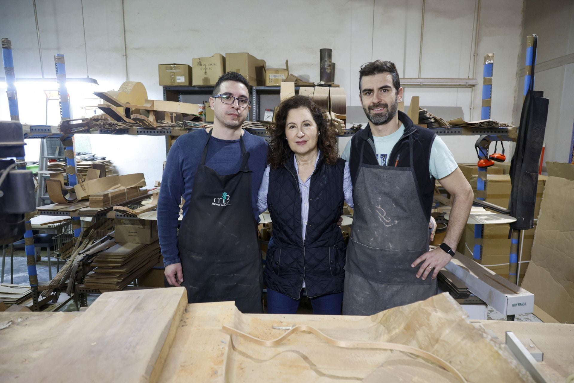 Imagen secundaria 1 - De Paco de Lucía a Estopa, el centenario taller de guitarras de Benicalap cierra y Valencia pierde un referente musical