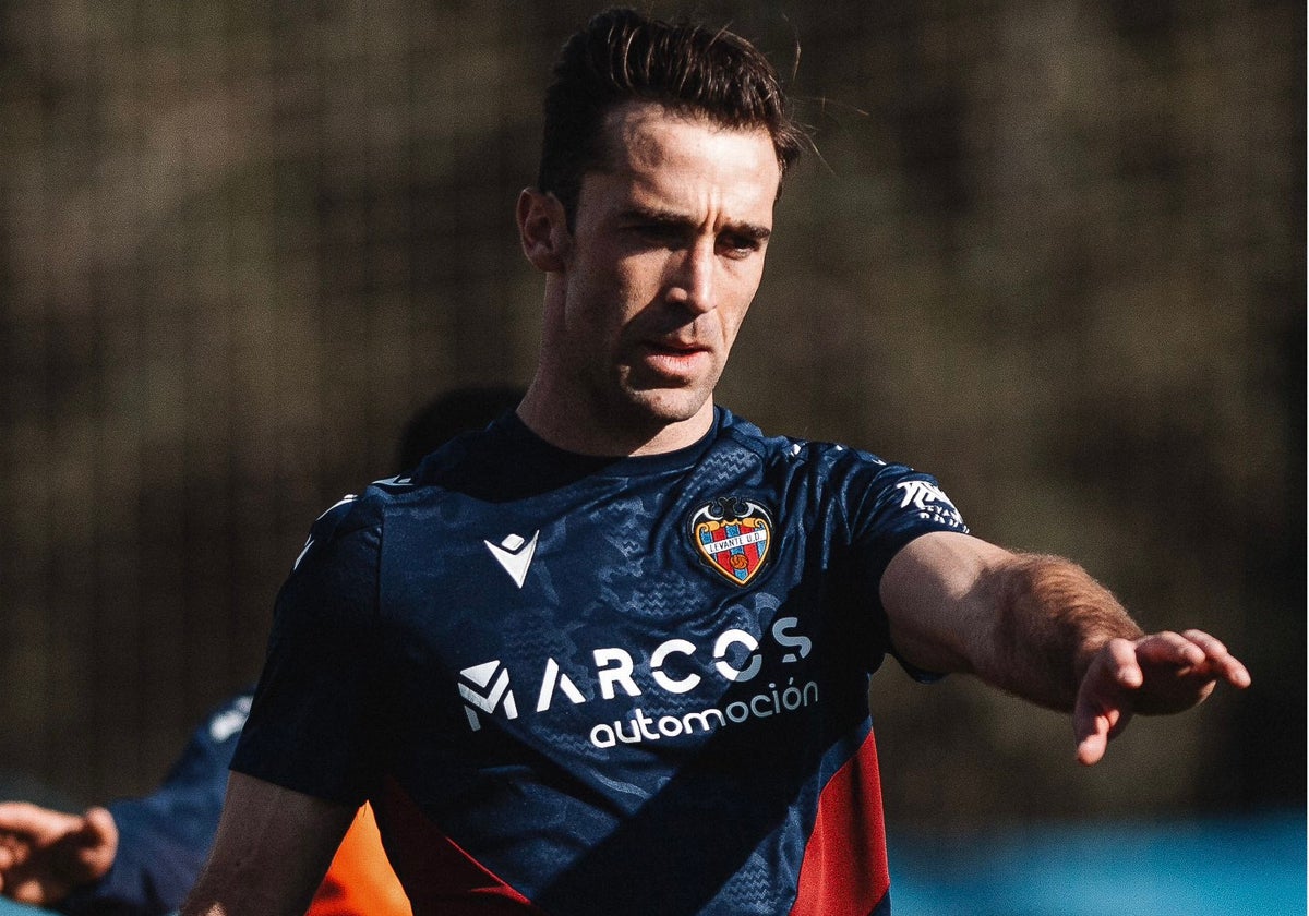 Manu Sánchez, en su primer entrenamiento con el Levante.