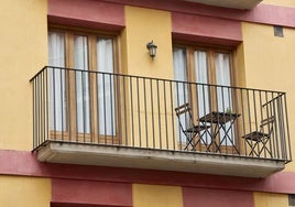 Terraza de un piso turístico en Valencia.