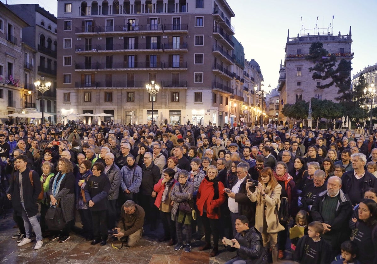 Una de las concentraciones de las víctimas del accidente de metro.