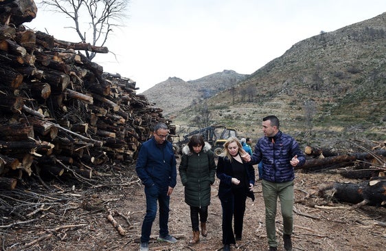 Momento de la visita a Terratetig de los representantes de la Diputación.