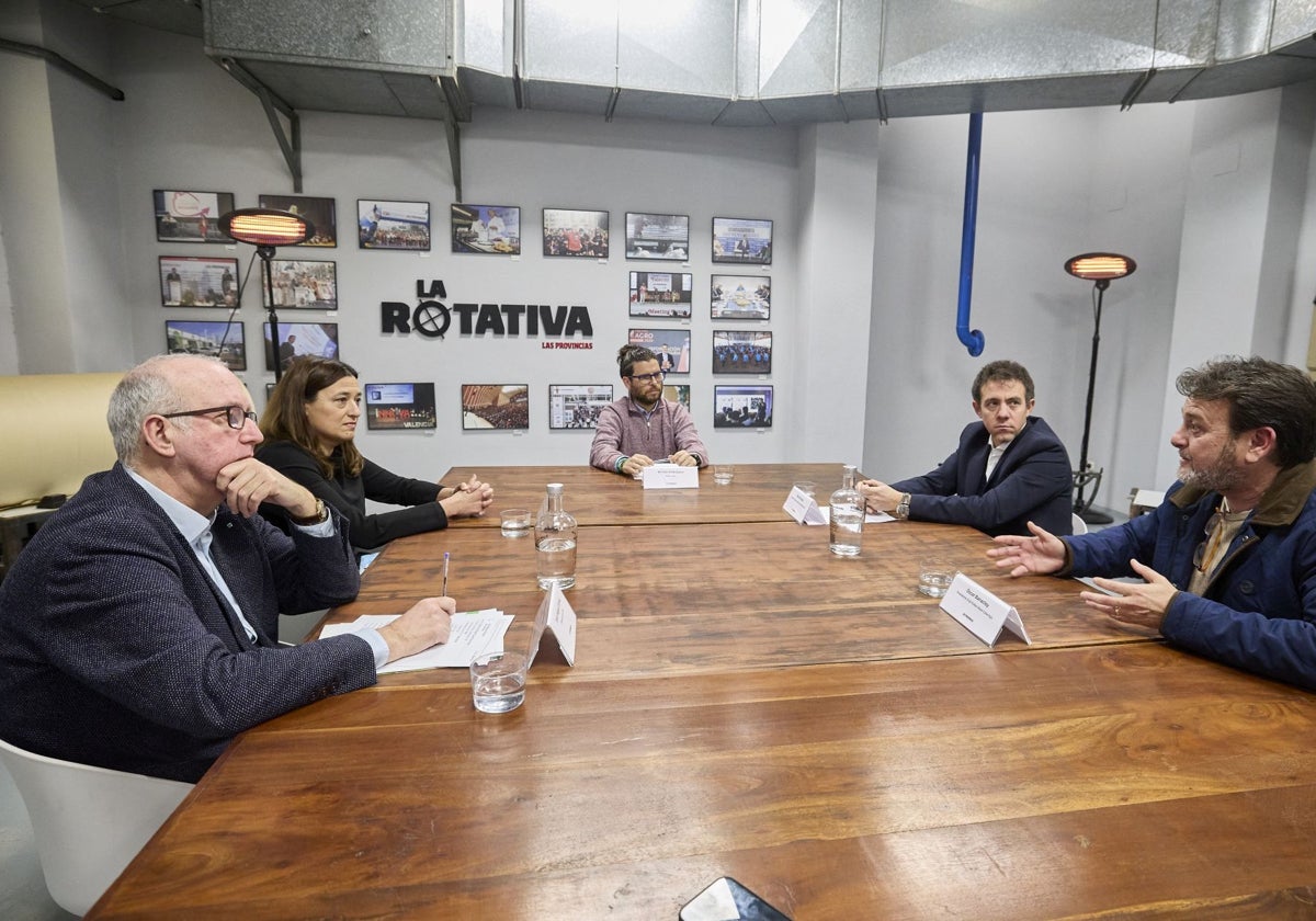 Los protagonistas, durante un momento del coloquio en La Rotativa.