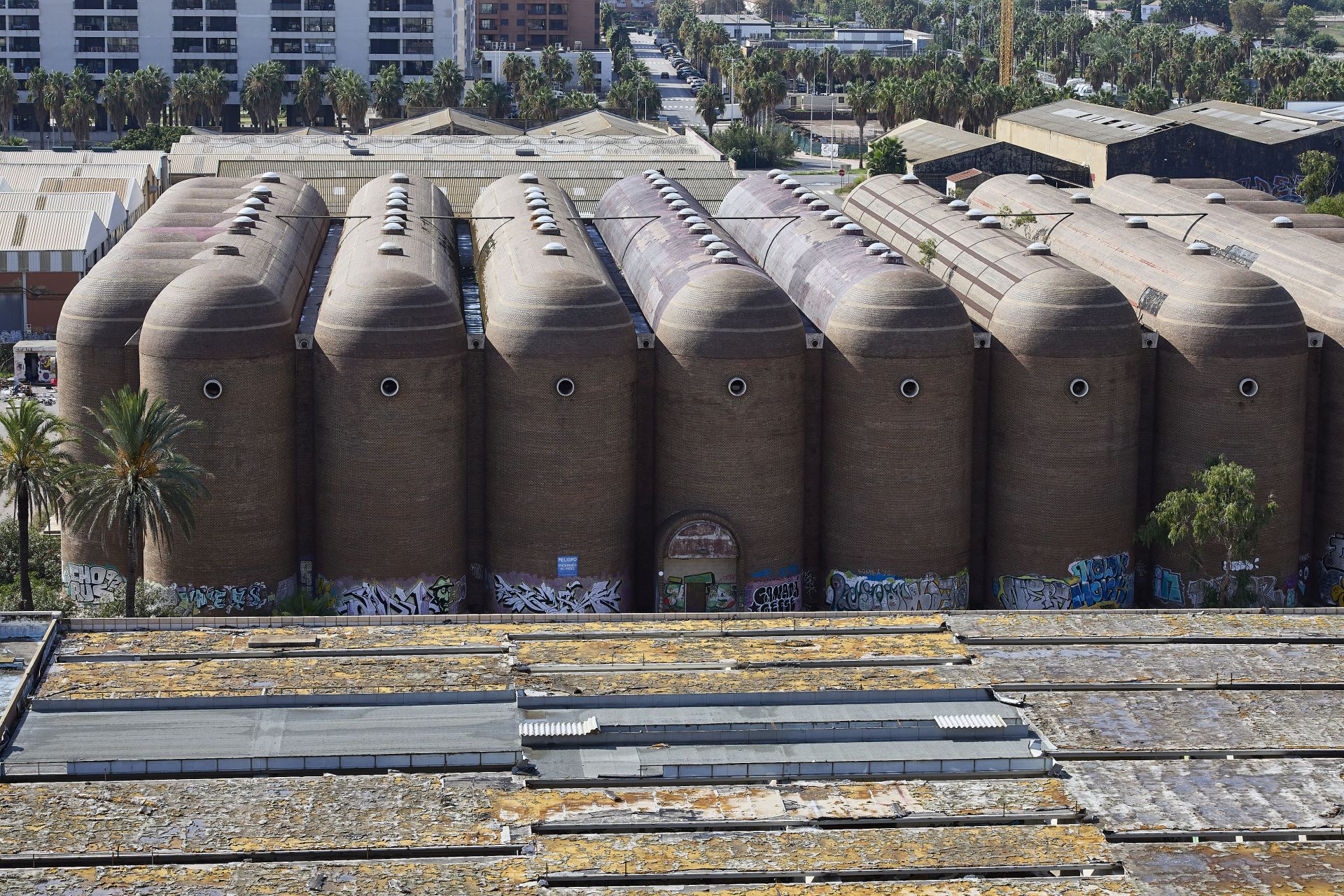 Las anrtiguas bodegas, la enseña del nuevo barrio.