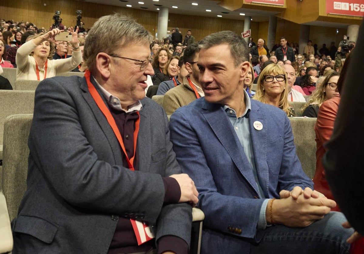 Puig, junto a Sánchez, este sábado en el Palacio de Congresos.