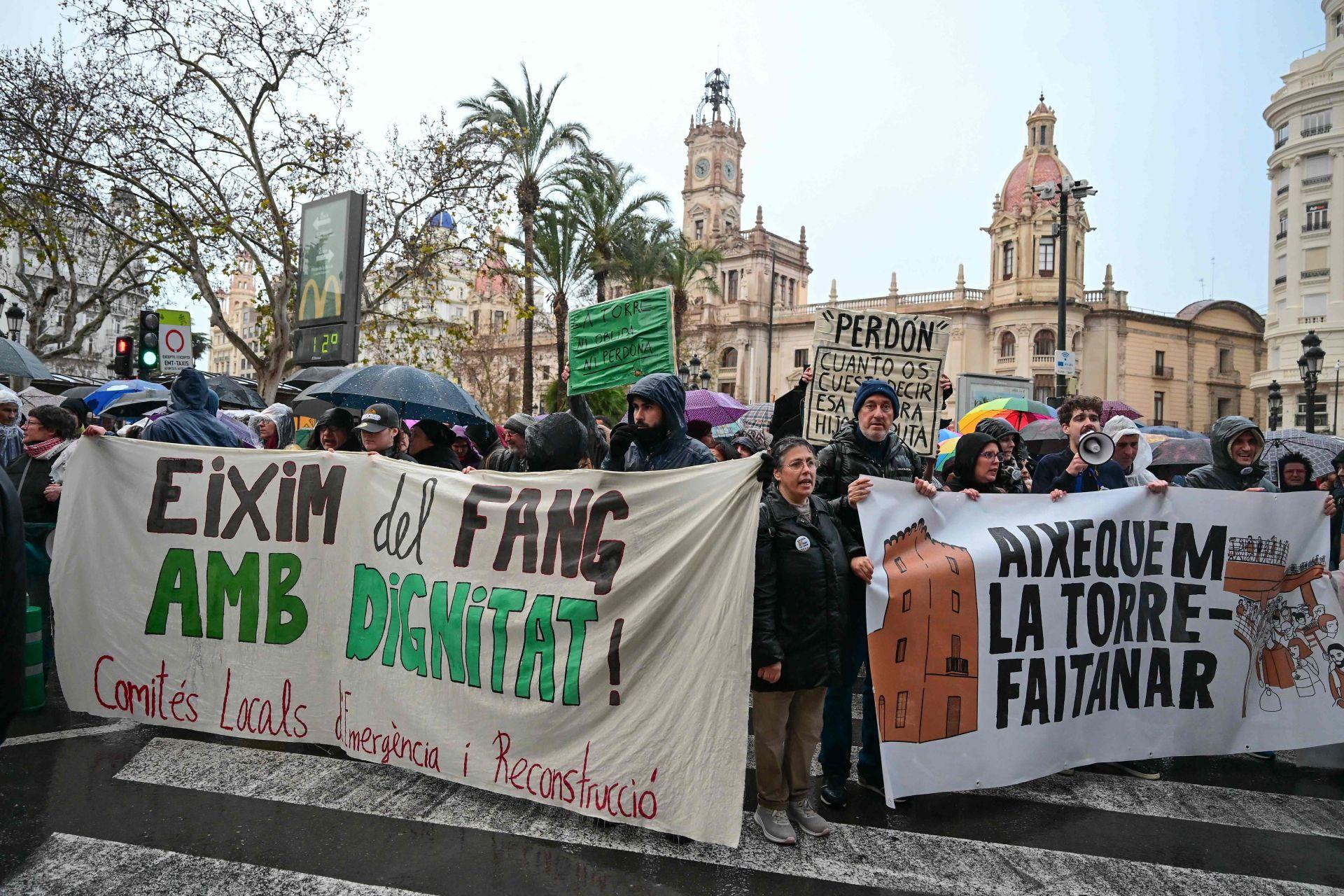 FOTOS | Manifestación en Valencia contra la gestión de la dana y para exigir la dimisión de Mazón