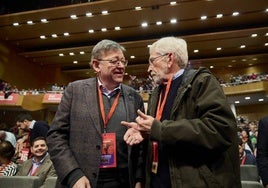 Ximo Puig, junto al otro expresidente socialista, Joan Lerma.