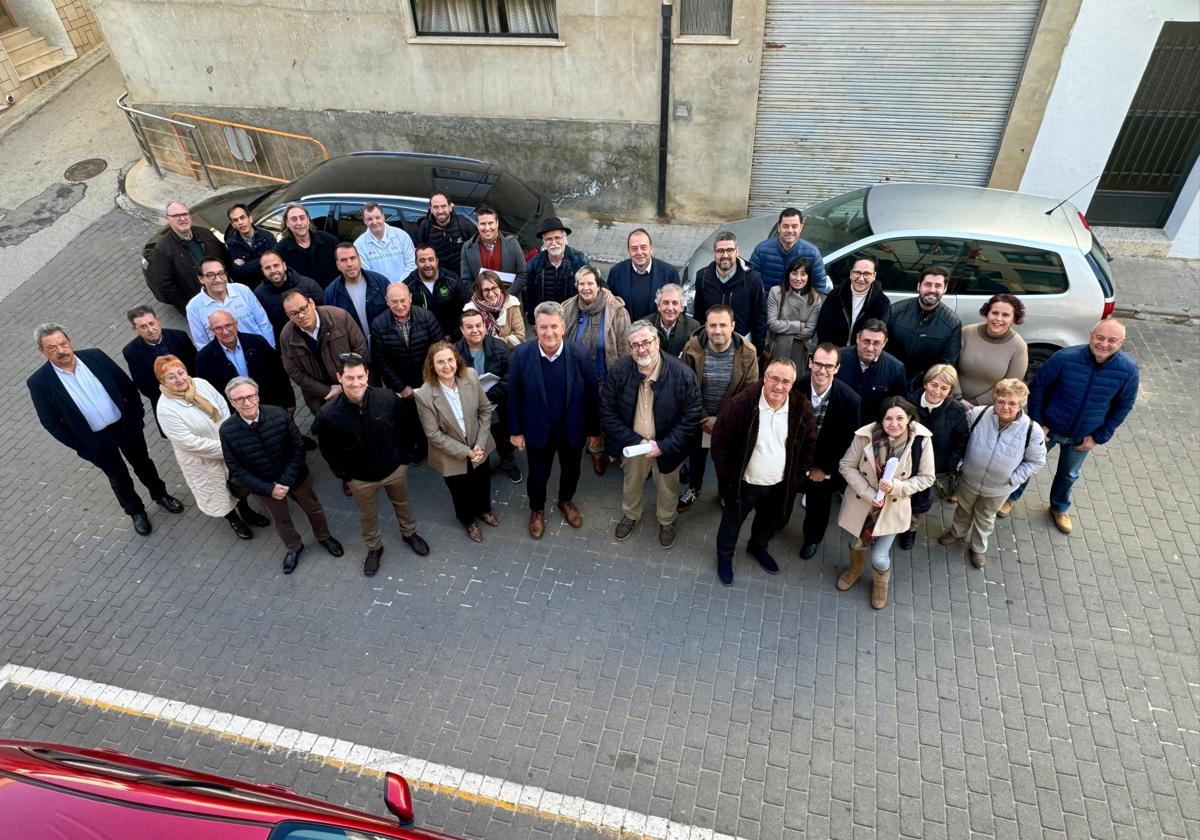 Foto de familia de los asistentes a la reunión de este lunes en Bugarra.