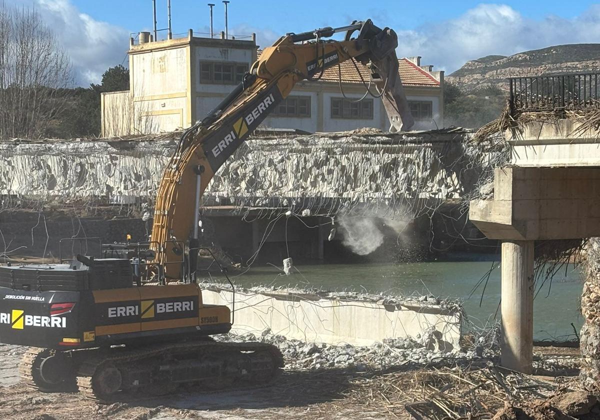 La Confederación prevé reabrir la playa fluvial en Bugarra para Semana Santa