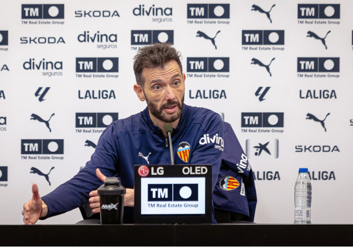 Carlos Corberán, en rueda de prensa.