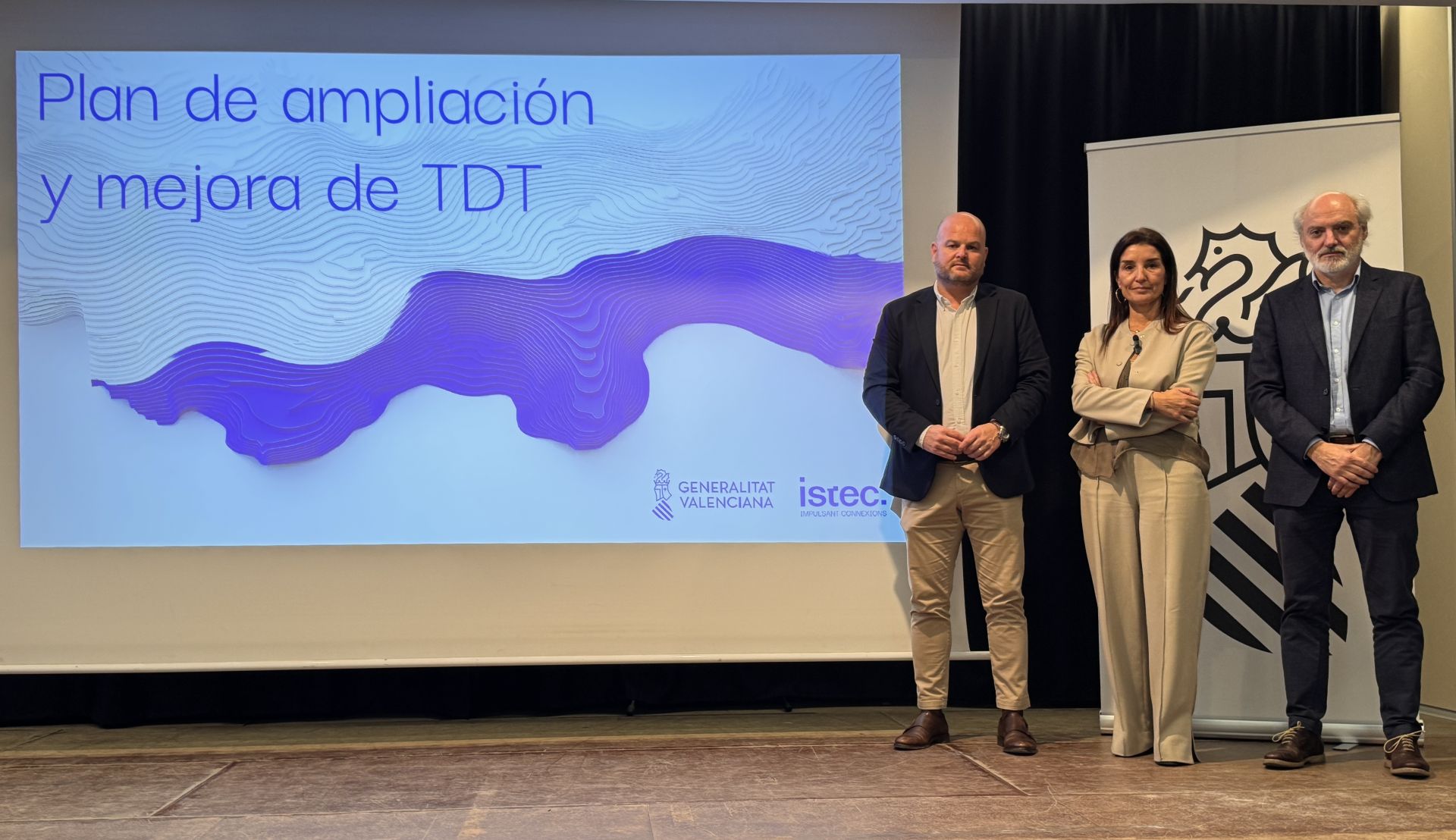 Raúl Llobell, Ruth Merino y Juan Alegre, en la presentación llevada a cabo en Teulada.