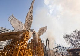 Mascletà en la plaza del Ayuntamiento durante las pasadas Fallas.