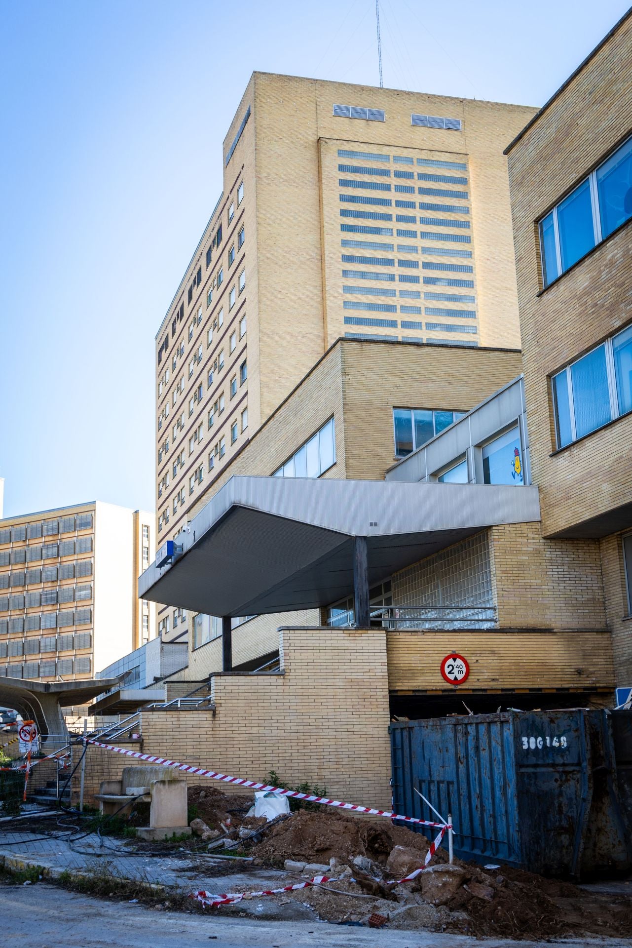 El derribo de la antigua Fe ya se centra en el edificio principal