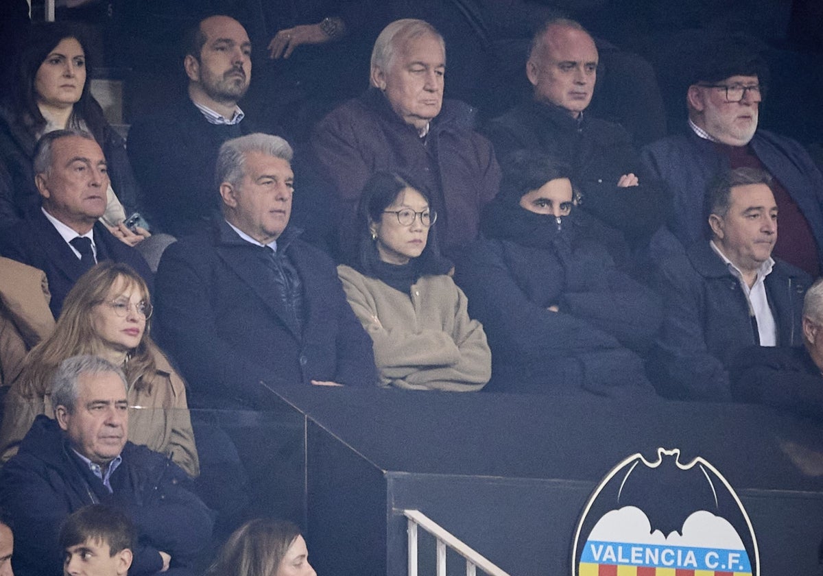 Layhoon y Joan Laporta, en el palco durante el partido de Copa de este jueves.