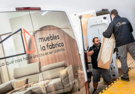 Muebles La Fábrica devuelve la solidaridad recibida tras la DANA