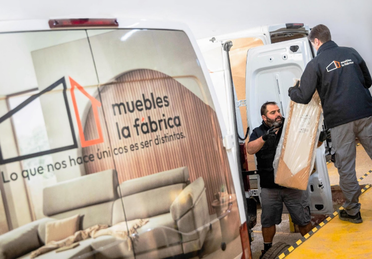 Muebles La Fábrica devuelve la solidaridad recibida tras la DANA