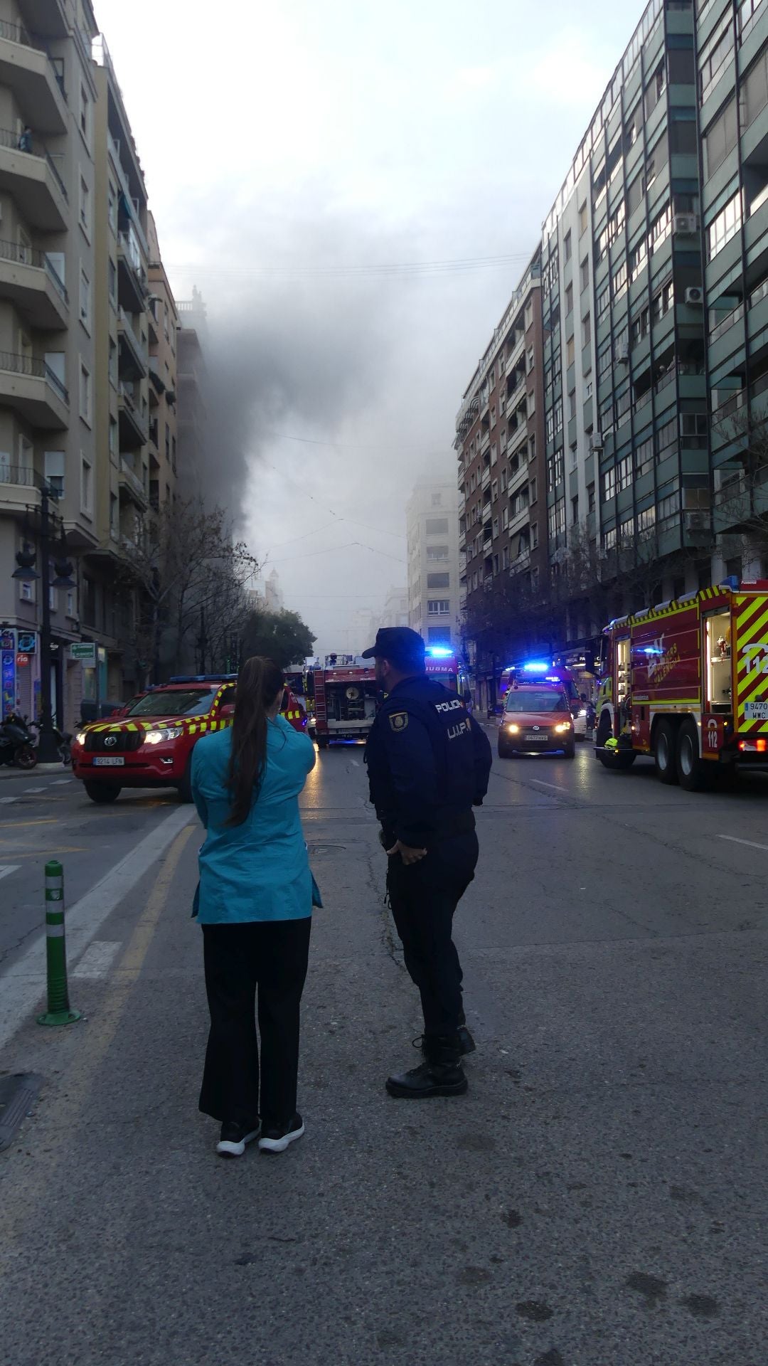 FOTOS | El incendio en un bingo desata la alarma en Valencia