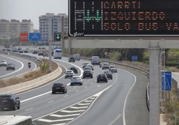 La DGT permite circular por el carril bus-VAO de Valencia a conductores solitarios que lleven una señal especial