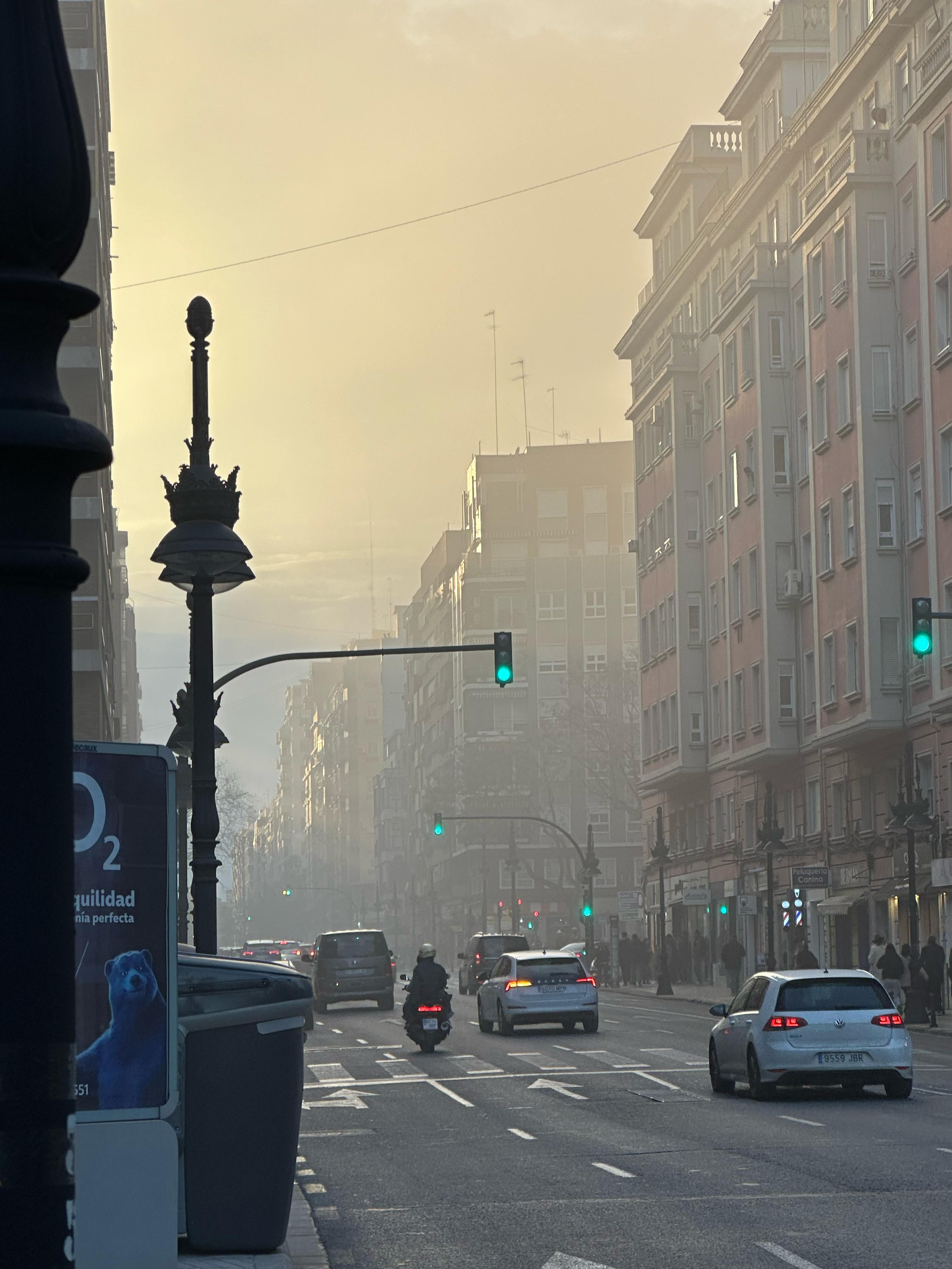 FOTOS | El incendio en un bingo desata la alarma en Valencia