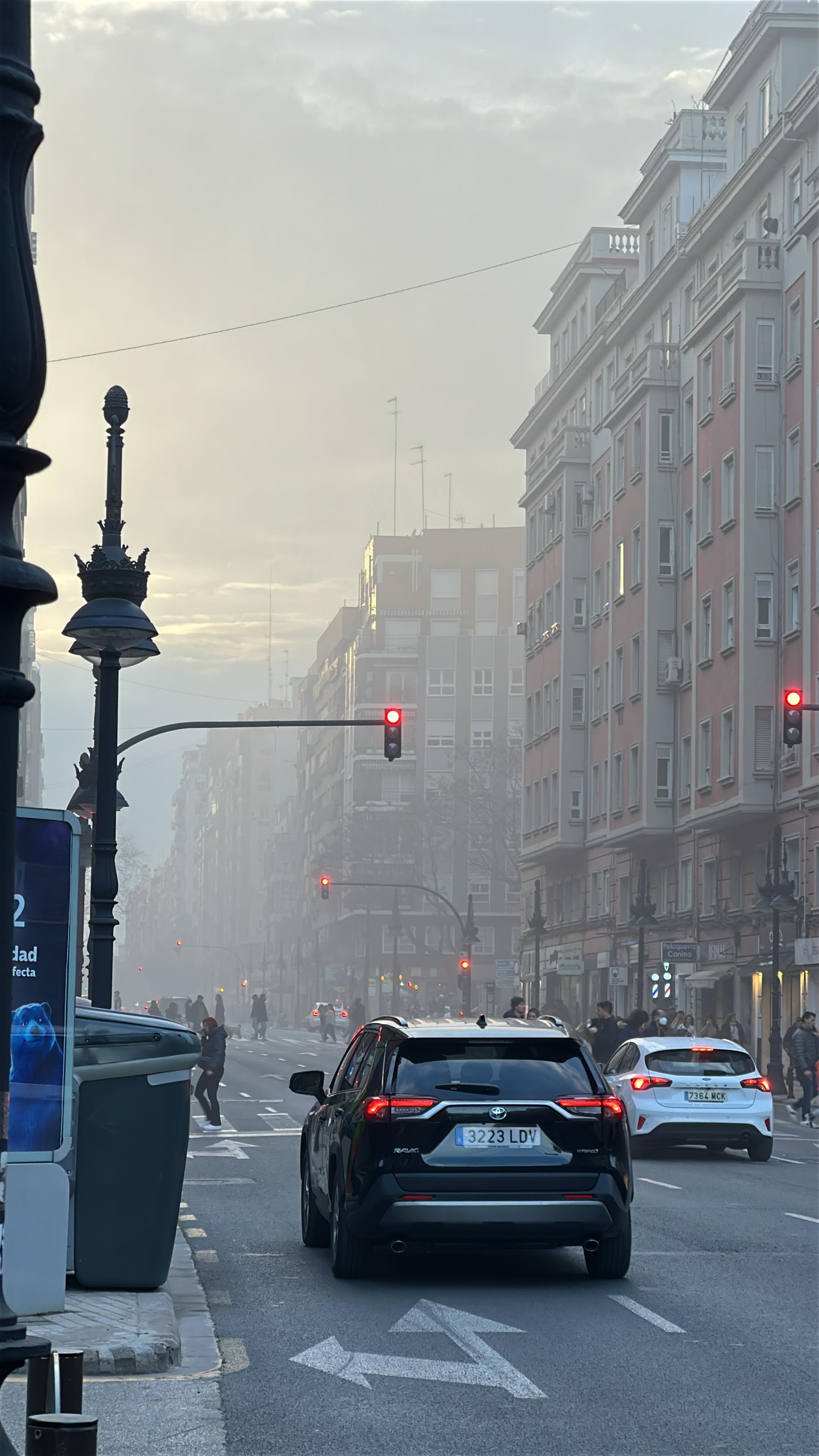 FOTOS | El incendio en un bingo desata la alarma en Valencia