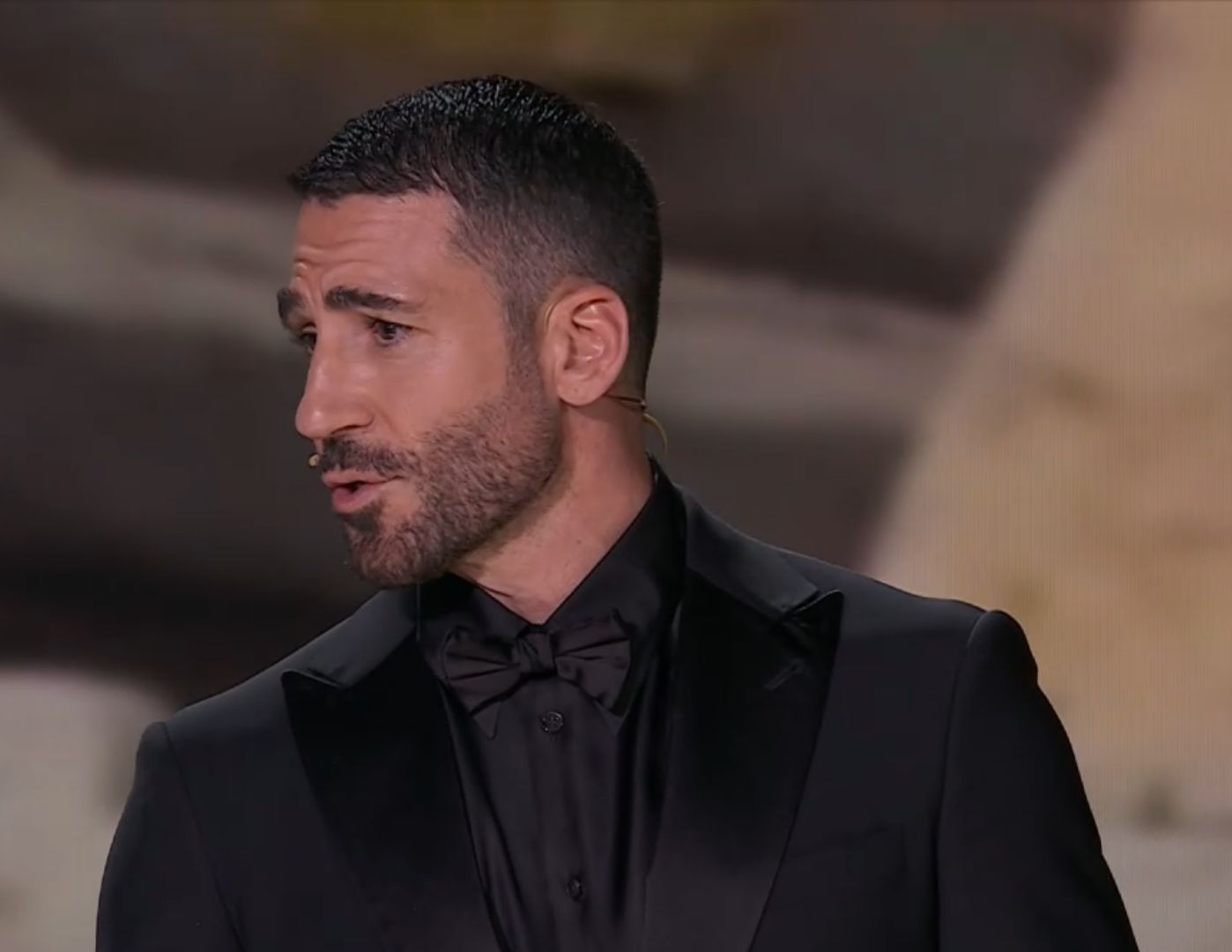 Miguel Ángel Silvestre, durante su mensaje en los Goya.