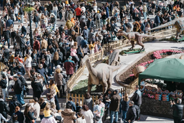 Miles de personas visitan Expojurásico este fin de semana en Castellón