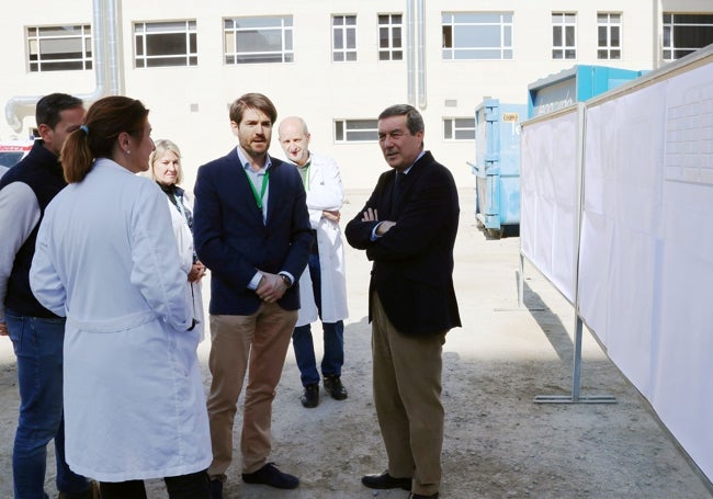 El conseller de Sanidad, Marciano Gómez, en su visita al General.