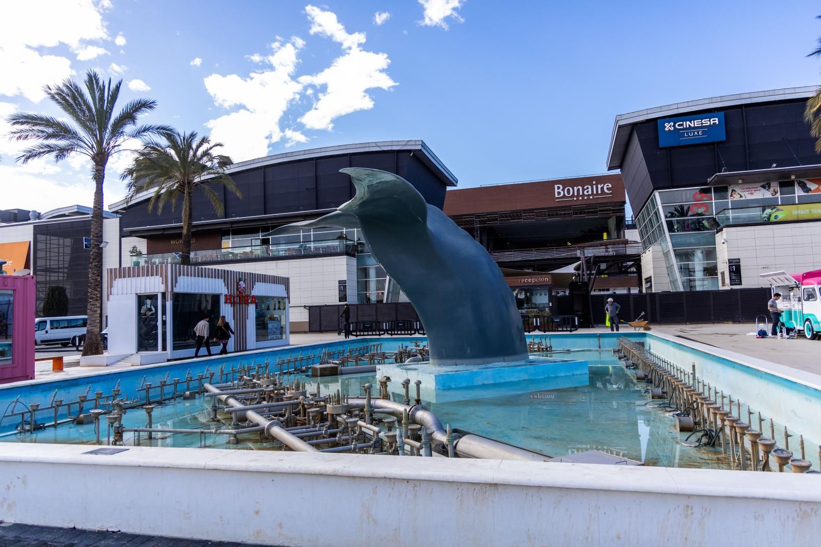 FOTOS | El centro comercial Bonaire reabre tras la dana