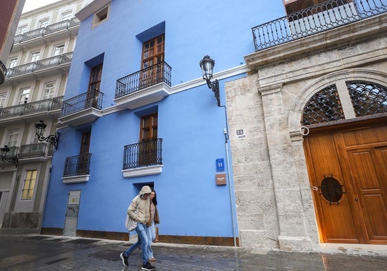 Fachada de la Casa Vella en la calle Roteros.