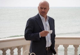 Luca Zingaretti interpreta al comisario Salvo Montalbano.