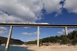 El AVE que conecta Valencia con Madrid.