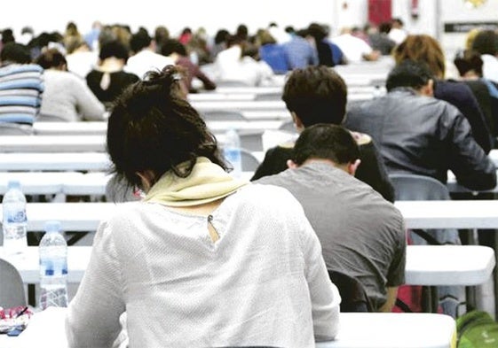 Opositores durante un proceso selectivo de la Generalitat.